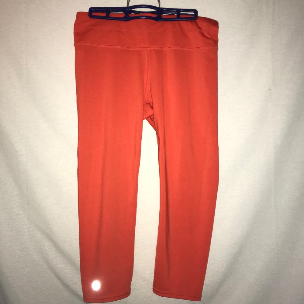 Athleta Sonar Capri Leggings Womens Medium M Neon Orange Back Pocket Drawstring